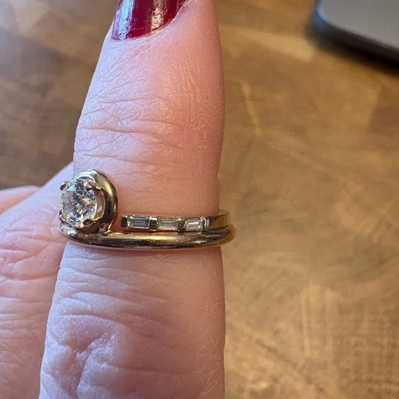 10k gold and diamond ring - Picture 5 of 7